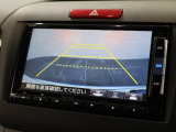 バックカメラが装備されており、後方の安全確認はもちろんのこと狭い場所での駐車や雨の日・夜間など視界の悪いコンディションでのストレスの軽減にもなります!