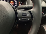 ステアリング右手側に安全運転支援機能のホンダセンシングをコントロールするスイッチ、左手側にオーディオ関連のコントロールスイッチを配置、視線を逸らすことなく運転に集中できます