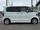 人気の軽自動車N-BOXカスタム入荷しました!室内ひろびろ・走りもキビキビ・燃費も良いからお財布にやさしい。ホンダN-BOXを選んで下さい!