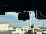 現在の車社会に必須なドライブレコーダーは装着済みです。