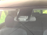 【セーフティセンスC】走行中に前方の車両等を認識し、衝突しそうな時は警報とブレーキで衝突回避と被害軽減をアシスト。より安全にドライブをお楽しみいただけます。