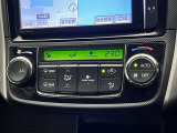 オートエアコンは温度を設定するだけで、自動で風量などを設定してくれます。運転しながら操作も必要ないので、安全性も向上します。