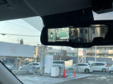 ルームミラーにアラウンドビューモニターの映像が出ます!