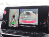 車を上から見下ろしているかのような映像で周囲の状況を確認できるアラウンドビューモニター。狭い駐車場や駐車が苦手な方でも安心。