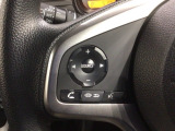 ステアリングにオーディオ操作スイッチが付いています。オーディオ画面に直接タッチしなくても操作が出来ますので、運転に集中できます。