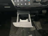 運転席側にドリンクホルダーあります!運転中でも手が届きやすい位置にあって便利です♪