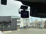 もう無くてはならない、ドライブレコーダーが搭載済みです!あおり運転等の抑制にもなりますし、万が一の時もこれでバッチリ確認できます!