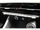 空調関連操作スイッチを中央に操作性もよく、USBポートType A/C、ワイヤレスチャージングパッドも標準搭載です。