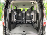 後席を格納すると、これだけの広さが!シーンに合わせたシートアレンジで、大きな荷物も積むことが出来ます♪