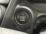【プッシュスタート】スマートキーを持っているだけ、鍵を差し込むことなく、ボタンを押すだけでエンジン始動や停止を行うことができます。