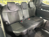3列目シートはもちろん状態良好☆大人でもゆったりと座って頂けますので、大人数でのお出かけもラクラクです♪ご家族で、気の知れた仲間で、ドライブに行くのが楽しみですね♪
