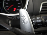 マニュアル車のような感覚で、ワインディングロードでも車を操れるパドルシフト付きです。長い下り坂でのエンジンブレーキや、高速道路の合流の際の加速も思いのままです。