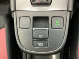 燃費の向上に有効なECONスイッチ、わずかな力で簡単に操作出来る電動パーキングブレーキ、信号待ちや渋滞時などブレーキを踏み続ける場合に比べて足腰の疲労が軽減されるオートブレーキホールド付きです!