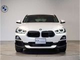 【キドニーグリル】BMWは約90年もの間、ほぼ全ての車両にひと目でBMWだと分かるこの特徴的なフロントグリルが備えられ、デザイン・アイコンとして親しまれてきました。