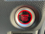 エンジンのスタート/ストップはプッシュボタンで行います。