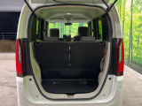 普段のお買い物や通勤、送迎等に十分な荷室スペースを確保しております。セカンドシートを倒すと、大きな荷物の積載も可能です♪