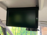 【純正11型後席モニター】大画面モニターで後席でもエンタメをお楽しみいただけます。家族や友人とお出かけする機会が多い方に大人気です♪