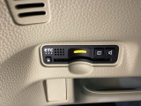 ハンドルの左下にETCがついています。高速道路の料金所の通過も楽々です。 カードの取り出しもしやすい場所についています。