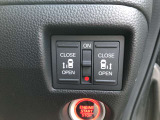運転席からスイッチ1つでスライドドアを操作でき、荷物を持った方やお子様、お年寄りの乗り降りがとても楽になります!
