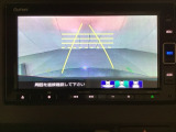 バックでの車庫入れも安心です! リアカメラが付いているバックモニター付のナビを装備しております。操作線もついており距離感も画面から確認できます。