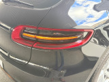 立体的なデザインの左右独立タイプのテールライトは918スパイダーのテールランプを彷彿とさせるデザインです