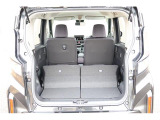 荷室スペースも充分、荷物の収納も楽々です。