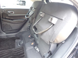 ◆チップアップ&ダイブダウン機構付【ULTR SEAT】は後席座面を左右分割で跳ね上げることができます。トランクで積載できない背の高い荷物をラクラク収納できます。ホンダ車ならではの人気装備です。