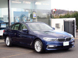 BMW在庫保有台数常時100台以上!ご来店の際はBMW本店(厚木市下荻野140-1)にご来店ください!弊社自慢の全天候型ショールーム!BMW在庫保有台数常時100台以上ございます!