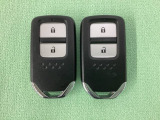 スマートキーを装備しています。鍵を差し込むことなくドアロックの開け閉めと、スタートボタン操作でのエンジンスタートができます。スペアキーも同じものを用意しております。