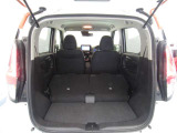 シートをすべて倒すとこんなに広々。たくさん荷物を積めます。これだけのスペースであればかなりの荷物が載せられます!