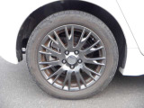 AUTECH専用17インチアルミホイール(17&times;6.5J)、インセット:45、P.C.D:114.3(5穴)&215/50R17 91Vタイヤ