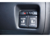 【パワースライドドアスイッチ】運転席から、後部座席の開け閉めが可能なボタンです!ワンプッシュで作動するので、手が塞がっている人などサポートに便利ですね♪