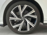 ■純正18inアルミホイール/DCC(アダプティブシャージーコントロール)/輸入車専門・国産車専門メカニックも在中しておりますので、整備だけでも依頼したいというお客様へのニーズもお答えいたします!