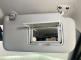 【運転席サンバイザー】鏡が付いているのでメイク直しなどにも便利★