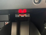 高速道路の料金所をキャッシュレスでスムースに通過できるETCが装着済みです。純正ロゴ入り。