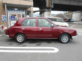 中古車という観点から見ると年式なりの小傷やメッキのくすみ等はございます。