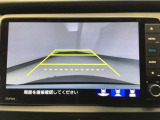 【バックカメラ】運転が苦手な方も車庫入れラクラクです!ギアをリバースに入れれば自動的に切り換わりますので、面倒な操作は不要です♪狭い駐車場もお車を傷つけず安心ですね!