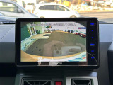 【バックモニター】後ろのカメラの映像をモニターに映し出すことができます!後方の見えない死角や、障害物との距離感をしっかり確認することができます!駐車が苦手な方におすすめです。