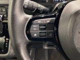 ステアリングにオーディオ操作スイッチが付いています。オーディオ画面に直接タッチしなくても操作が出来ますので、運転に集中できます。