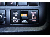 後席の両側電動スライドドアは運転席側からも操作できます。ON/OFFの切り替えが出来ますので、状況によって使い分けられます。