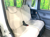 後部座席も気になるようなキズ・汚れやへたり等、大きなダメージはなく、良好な状態です。