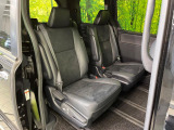 後部座席も気になるようなキズ・汚れやへたり等、大きなダメージはなく、良好な状態です。