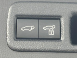 【パワーバックドア】スマートキーや運転席のボタンを押すだけでリアゲートが自動で開閉します!荷物を持っている時や、高い位置にあるバックドアを閉める際に便利な機能です♪
