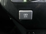 スマホ充電や音楽接続に便利なUSB充電ポート付き