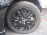 アルミホイールを装備しております。