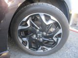 アルミホイールを装備しております。