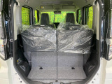 普段のお買い物や通勤、送迎等に十分な荷室スペースを確保しております。セカンドシートを倒すと、大きな荷物の積載も可能です♪