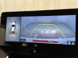 バックモニターも装備しております。バックギアに入れるとナビ画面に車の後方が映し出されます。これで後方確認も安心!
