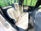 後部座席も気になるようなキズ・汚れやへたり等、大きなダメージはなく、良好な状態です。