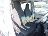 フロントシートも状態良好ですよ。大きな汚れもなく、安心です。座り心地もいいですよ。
